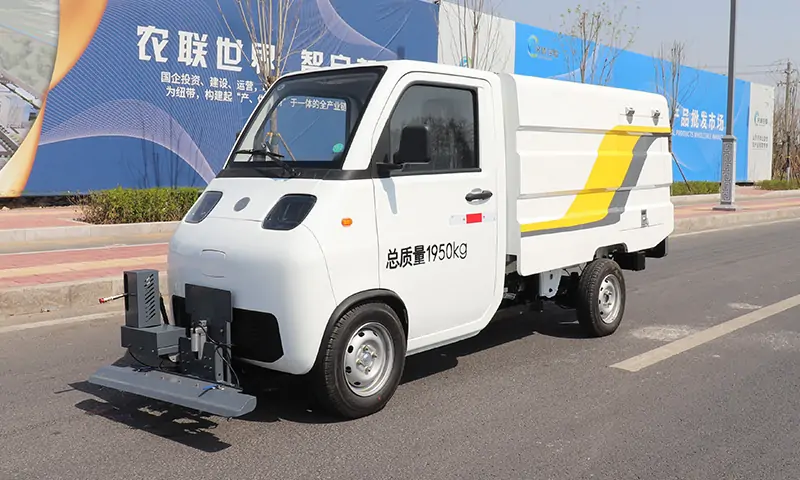 純電動(dòng)四輪高壓清洗車：引領(lǐng)城市環(huán)衛(wèi)新趨勢