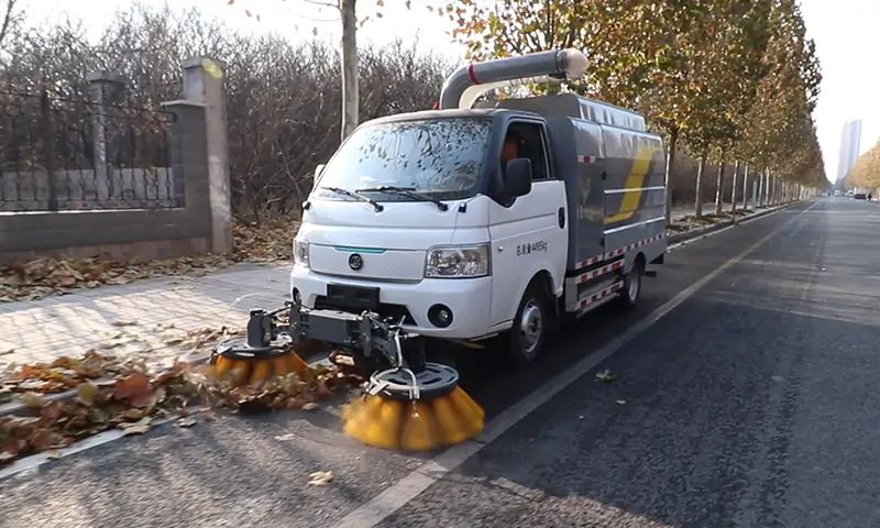 純電動(dòng)樹(shù)葉收集車：智慧環(huán)衛(wèi)新時(shí)代的綠色裝備
